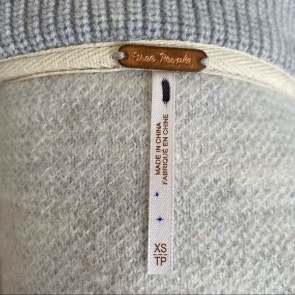 Free People Georgia Wool Sweater Jacket in Gray Floral Size XS NWT - Picture 14 of 17